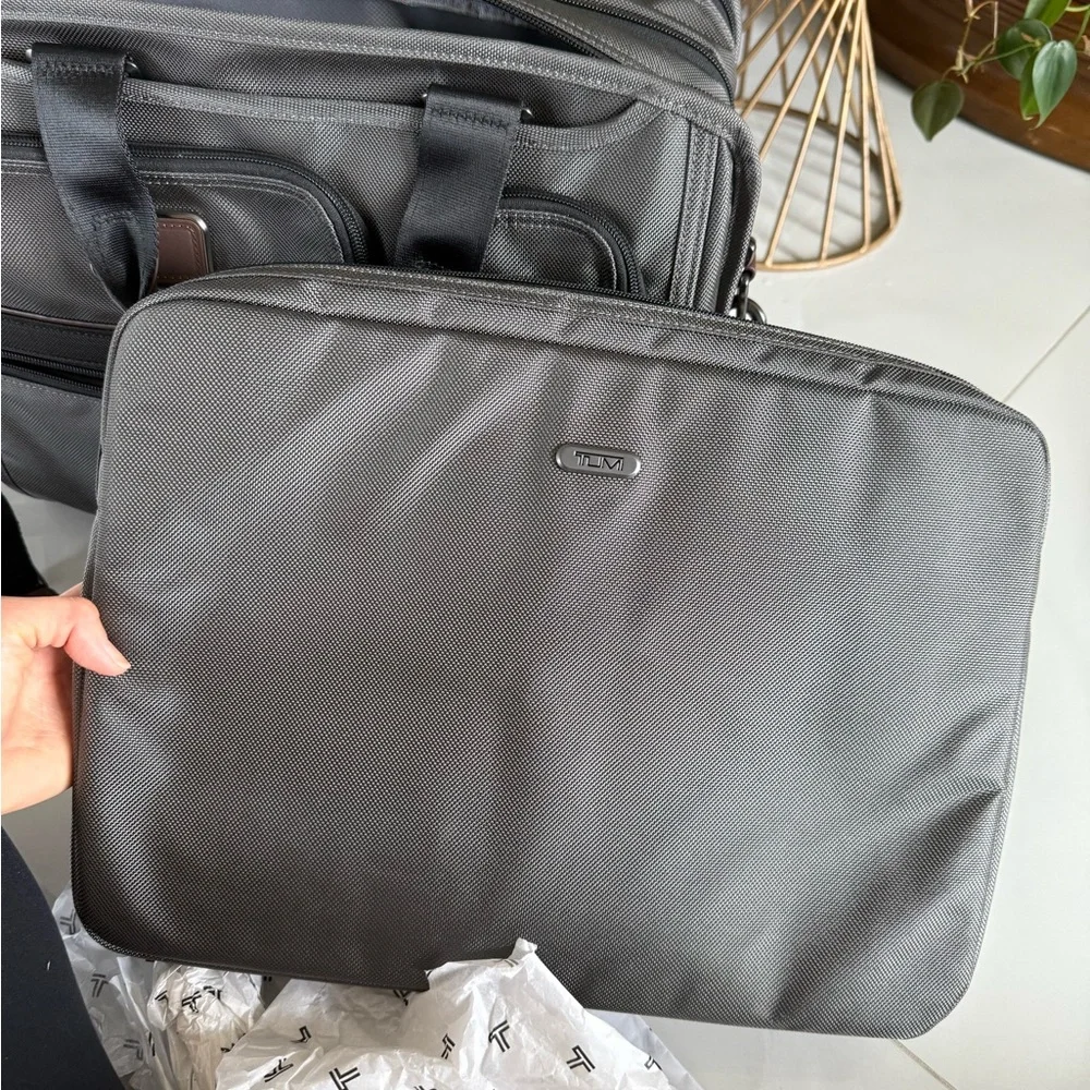 Tumi Briefcase Bag Expandable luggage Gray and Brown NWT